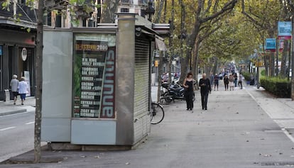 Quisco cerrado en la Gran Via de Barcelona.