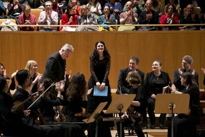 Al final del concierto, Christoph Prégardien fue a saludar uno por uno a todos los solistas. Aquí, con la soprano Hana Blažíková.