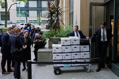 A car loaded with boxes arrives at the courthouse in Oakland, California, on April 28, 2026.