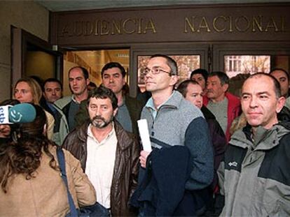 Los dirigentes de Batasuna, ayer, en la puerta de la Audiencia Nacional.