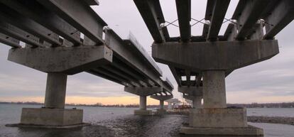 Puente de Saint Laurent en la autopista canadiense A30. 