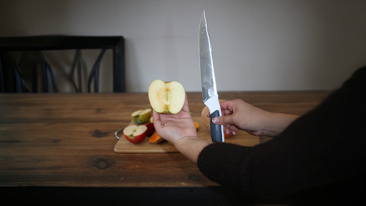 Gracias a su hoja fina, el cuchillo para trinchar Zyliss Comfort permite hacer los cortes más precisos.