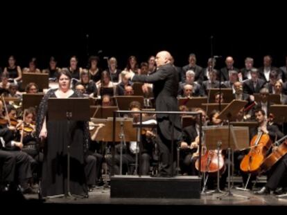 Misha Didyk, Angela Meade, el director Roberto Rizzi Brignoli y Leo Nucci en el Festival de Peralada con 'Il Trovatore'.