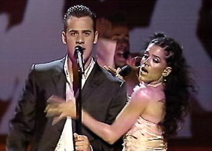 Ramón del Castillo interpreta <i>Para llenarme de ti</i> en el 49º Festival de Eurovisión.