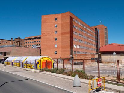 Hospital de campaña que sirve como ampliación del Arnau de Vilanova en Lleida