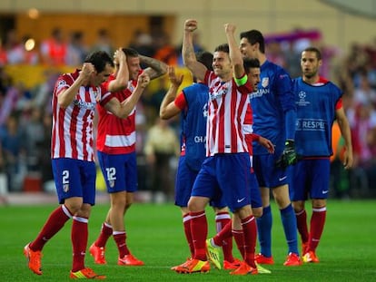 Los jugadores del Atlético celebran su pase a semifinales tras derrotar al Barcelona.
