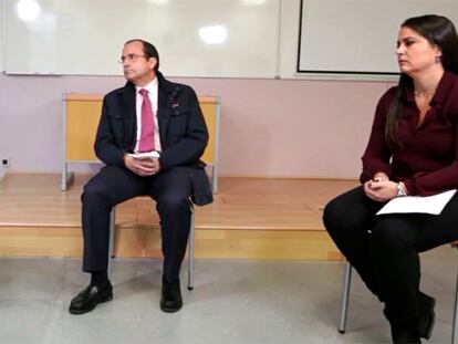 Isabel Galvín, Alfonso Aguiló y Cynthia Martínez en un aula de la Universidad Autónoma de Madrid. / SAÚL RUIZ