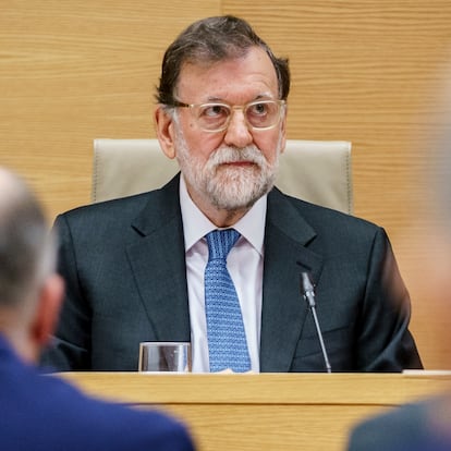 El expresidente del gobierno, Mariano Rajoy, comparece en la comisión de Investigación sobre la denominada "Operación Cataluña" y las actuaciones del Ministerio del Interior durante los gobiernos del Partido Popular en relación con las presuntas irregularidades que vinculan a altos cargos y mandos policiales con la existencia de una trama parapolicial, en el Congreso de los Diputados, a 5 de marzo de 2025, en Madrid (España).
05 MARZO 2025
A. Pérez Meca / Europa Press
05/03/2025