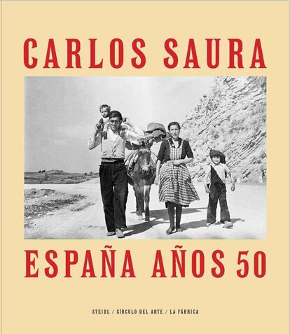 Este es un trabajo documental, un álbum fotográfico sobre los pueblos y gentes de España que Carlos Saura fue descubriendo en sus diversos viajes por el país en los años cincuenta. Una España mísera, de pueblos con calles sin asfaltar, con casas de adobe y piedra, de campesinos que se resguardan del frío con mantas, de hombres cuyo único medio de transporte son las carretas tiradas los burros o mulos, de mendigos, de mujeres vestidas de negro… Pero también una España de gentes abiertas, sencillas y trabajadoras.