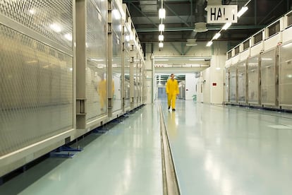 Un trabajador, en la planta de enriquecimiento de uranio de Fordow en noviembre de 2019.