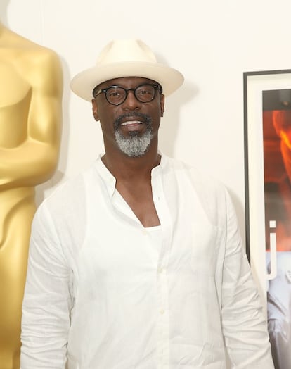 Muy sencillo: Isaiah Washington (Texas, 1963) lanzó un insulto homófobo a su compañero de serie T.R. Knight. Y no una vez, sino dos. El intérprete, que también se peleó con otro compañero de la serie, Patrick Dempsey, fue despedido inmediatamente por la cadena y se quedó sin agente ni publicista durante unos cuantos meses. Hoy vuelve a tener éxito con la serie 'Los 100'. Lección aprendida, esperamos.