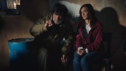 Víctor Erice, con Ana Torrent en el rodaje de 'Cerrar los ojos'.