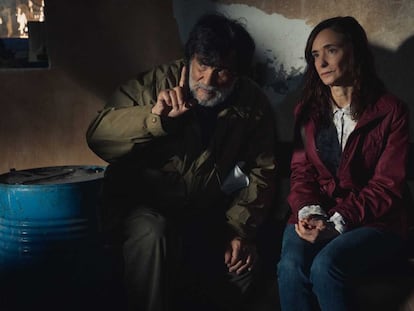 Víctor Erice, con Ana Torrent en el rodaje de 'Cerrar los ojos'.