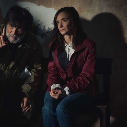 Víctor Erice, con Ana Torrent en el rodaje de 'Cerrar los ojos'.