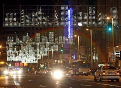 Pruebas de la iluminación navideña en la Gran Vía, la semana pasada.