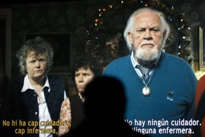 Proyección en una sala barcelonesa de una película en versión original con subtítulos.