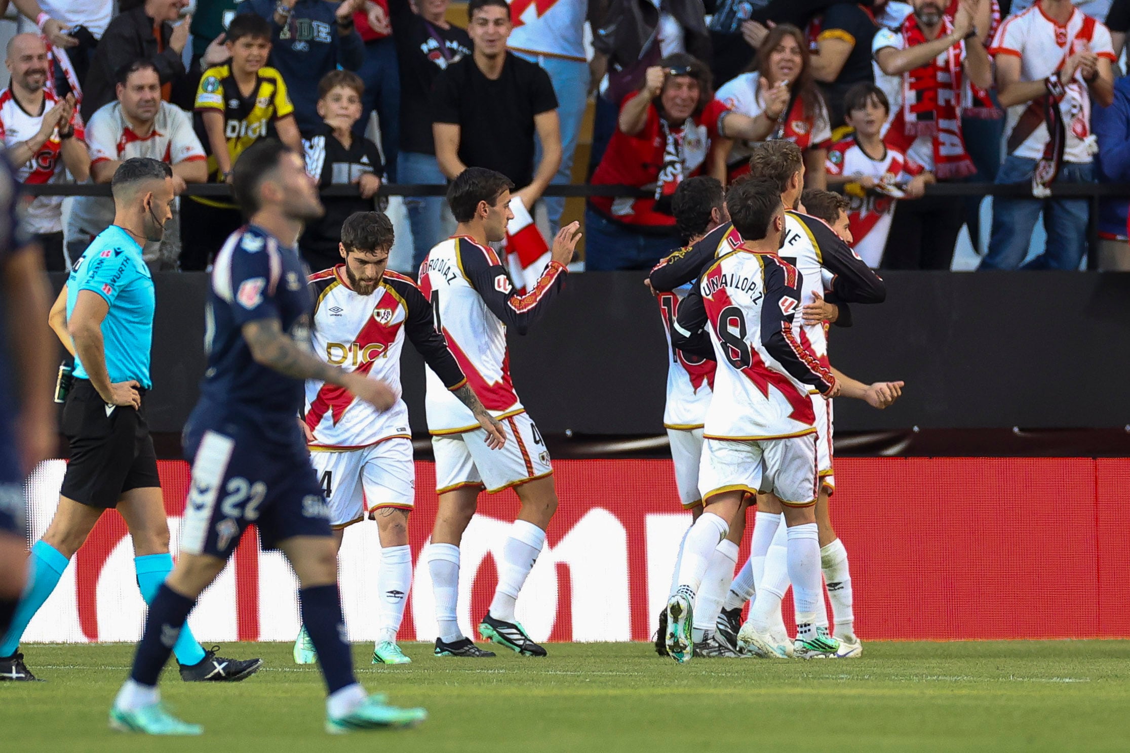 El Rayo resucita en Liga y golea al Celta en Vallecas