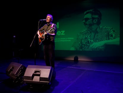 DVD 1207 (03-04-24) Encuentro de suscriptores de El País con el cantante Xoel López, en el teatro Luchana, en Madrid. SAMUEL SÁNCHEZ