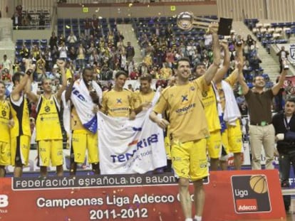 El Iberostar Canarias celebra su titulo de campeón de LEB Oro.