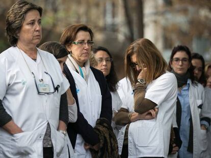 Minuto de silencio en el centro médico de Barcelona donde trabajaba la doctora asesinada.