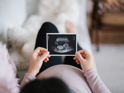 Las mujeres que se someten a una fecundación 'in vitro' deben ser conscientes de que la futura concepción sin tratamiento de fertilidad no es algo utópico.