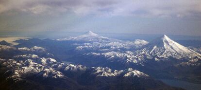 Vista a&eacute;rea de un sector de los Andes patag&oacute;nicos.