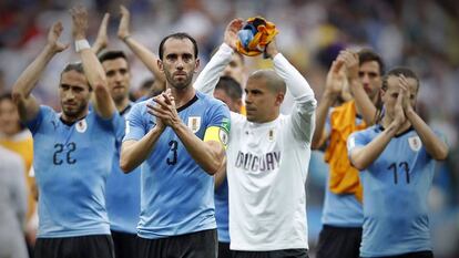 Jogadores uruguaios se despedem da Copa após derrota para a França.