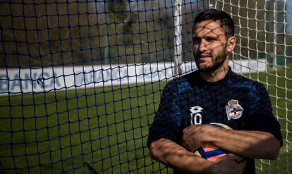 Florin Andone en la ciudad deportiva de Abegondo.