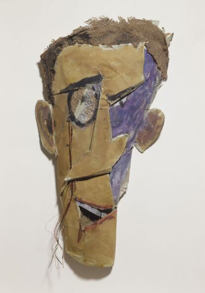 Retrato de Tristan Tzara, por Marcel Janco. Mezcla de cartón, papel y objetos reciclados. 55 x 25 x 7 cm. Paris, Centre Pompidou - Musée National d'art Moderne - Centre de création industrielle.