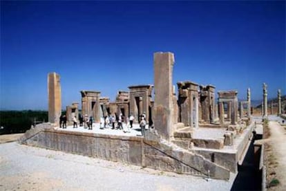 Restos del palacio de Jerjes, en Persépolis (Irán), muestra del esplendor del imperio persa aqueménida. Fue atacado por Alejandro Magno en el 330 antes de Cristo.