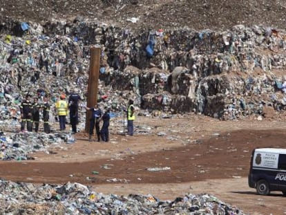 Police agents searching for the missing child at the Dos Aguas garbage dump.