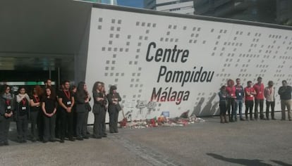 Minut de silenci al Centre Pompidou de Màlaga.