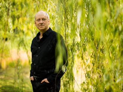 El filósofo y profesor de Hardvard Michael Sandel en el parque Larz Anderson de Brookline (Massachusetts), el pasado 6 de septiembre.