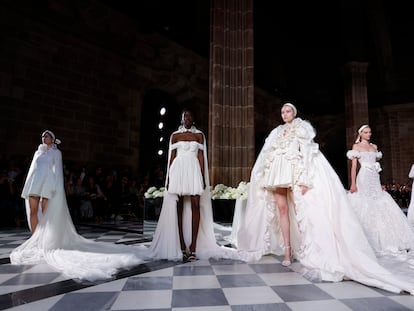 Las propuestas románticas de Giambattista Valli protagonizaron la pasada Barcelona Bridal Fashion Week.