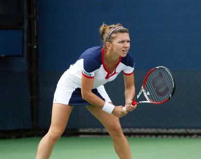 El cuarto lugar lo ocupa la tenista rumana Simona Halep, cuyos ingresos en competición ascendieron en 2014 a 4.045.297 euros.