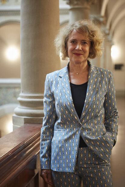 Corine Mauch, la primera mujer frente a la alcaldía de la ciudad suiza, en la Stadthaus a finales de agosto.