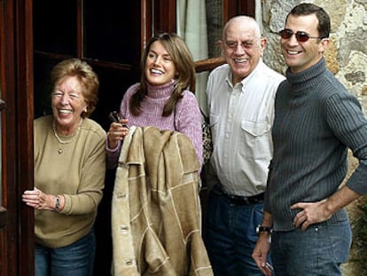 El Príncipe y su novia, con los abuelos de Letizia Ortiz