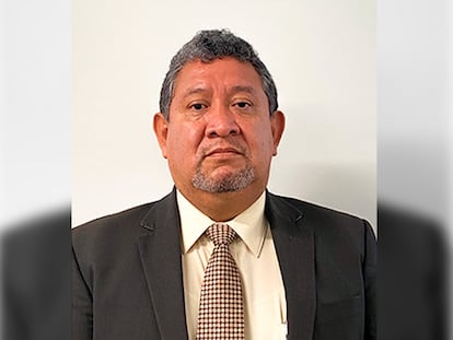 Román García Álvarez, funcionario titular de la Unidad de Asuntos Jurídicos de la Secretaría de Infraestructura, Comunicaciones y Transportes