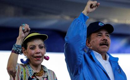 El presidente de Nicaragua Daniel Ortega y su esposa Rosario Murillo durante un acto publico en 2018. 