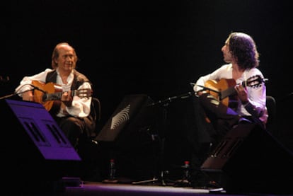 Paco de Lucía (izquierda) y su sobrino Antonio Sánchez, su segundo guitarra en el concierto de Montreux.