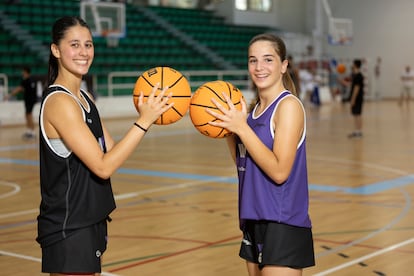 Claudia Soriano, jugadora del Ensino, con Ingrid Diaz-Guerra en los entrenamientos de Law6.