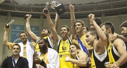 El Iberostar Canarias celebra su título.