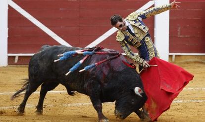 El diestro Juan José Padilla estará hoy en la plaza de toros de Vitoria.