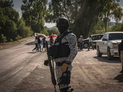 Agentes de la Guardia Nacional el pasado viernes en Villanueva, Zacatecas, donde fueron hallados los cadáveres de dos adolescentes.