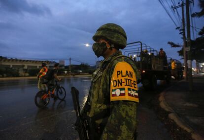 El Ejército mexicano patrulla las calles de la ciudad de Cancún, en el Estado de Quintana Roo.