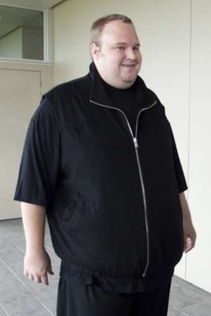 Kim Dotcom, fundador de Megaupload, tras obtener la libertad condicional en Auckland (Nueva Zelanda).