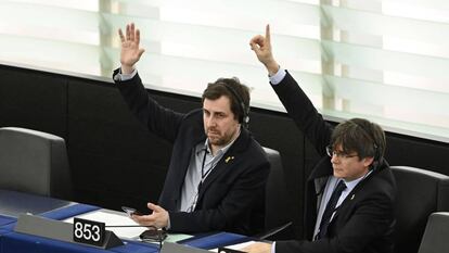 Puigdemont y Comín en el pleno del Parlamento Europeo de Estrasburgo, este lunes.