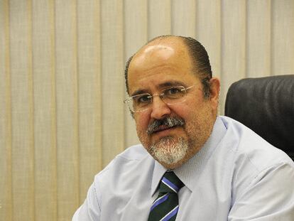 Txarli Prieto, en su depacho en la sede del PSE alavés, en Vitoria.