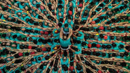 La 'pinya', base de un 'castell', de los Castellers de Vilafranca, en una imagen de archivo.
