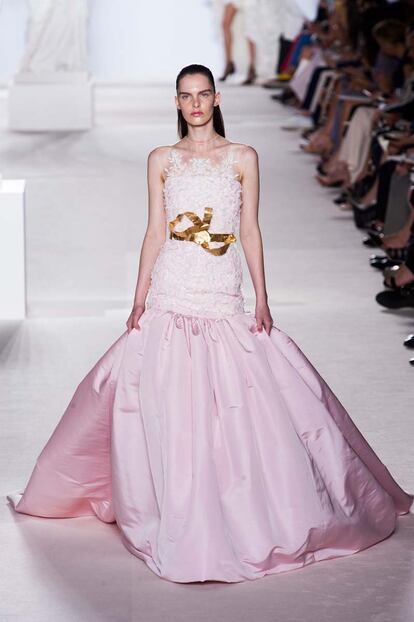 El delicado jardin de Giambattista Valli